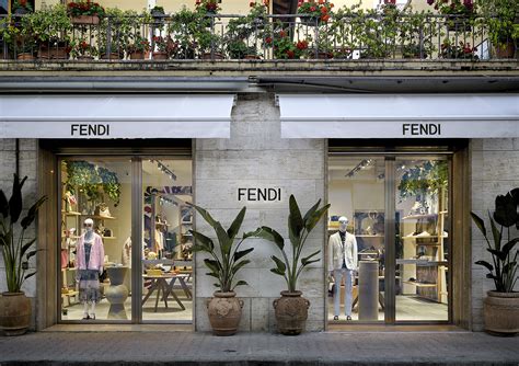 foto di fendi forte dei marmi